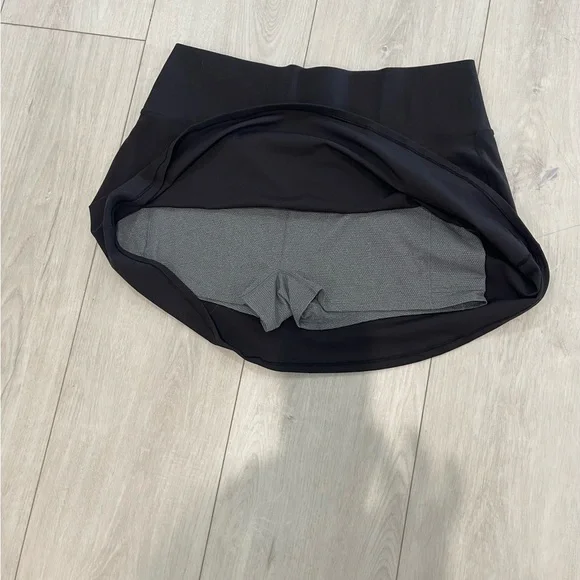 Vuori Women's Black Athletic Shorts skirt size xl - Picture 3 of 6